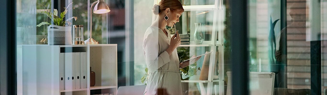 lady in office